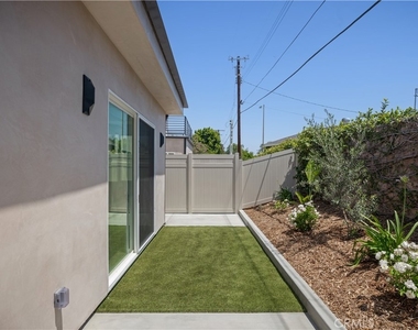 10053 Amestoy Avenue - Photo Thumbnail 13
