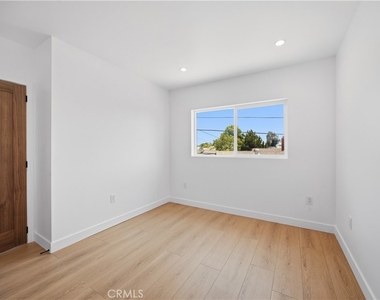 10051 Amestoy Avenue - Photo Thumbnail 6