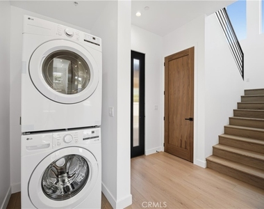 10051 Amestoy Avenue - Photo Thumbnail 11