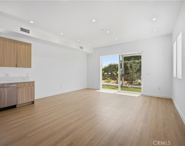10051 Amestoy Avenue - Photo Thumbnail 3