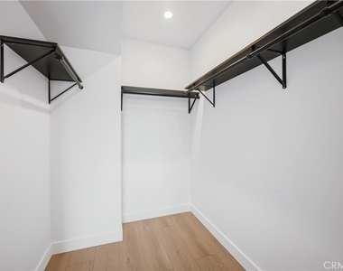 10051 Amestoy Avenue - Photo Thumbnail 7