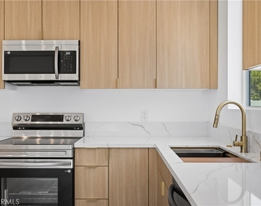 10051 Amestoy Avenue - Photo Thumbnail 2