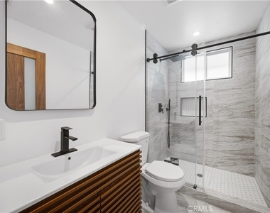 10051 Amestoy Avenue - Photo Thumbnail 10