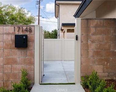 17148 Mayall Street - Photo Thumbnail 8