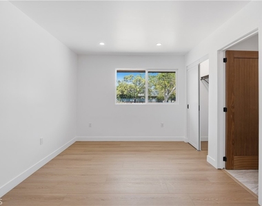 17150 Mayall Street - Photo Thumbnail 12