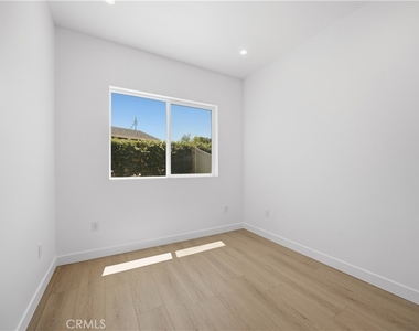 17150 Mayall Street - Photo Thumbnail 6