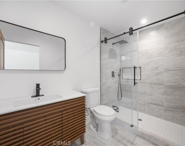 17150 Mayall Street - Photo Thumbnail 7
