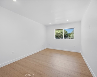 17150 Mayall Street - Photo Thumbnail 9