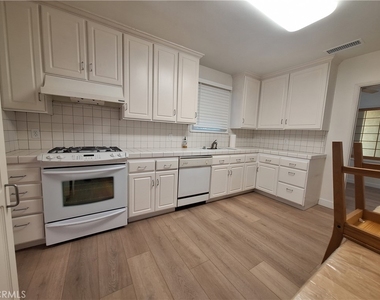 5315 Etheldo Ave - Photo Thumbnail 3