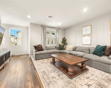 6998 Crimson Drive - Photo Thumbnail 3