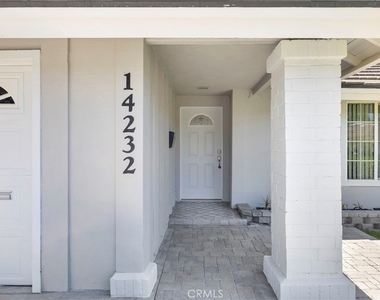 14232 Matisse - Photo Thumbnail 5