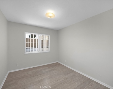 14232 Matisse - Photo Thumbnail 15