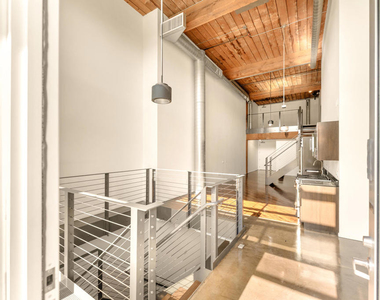 530 S Hewitt Street - Photo Thumbnail 3