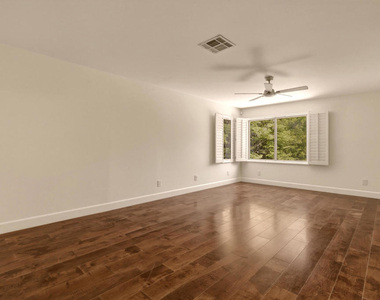 664 S Mansfield Avenue - Photo Thumbnail 12