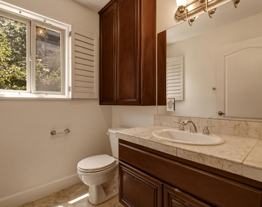 664 S Mansfield Avenue - Photo Thumbnail 10