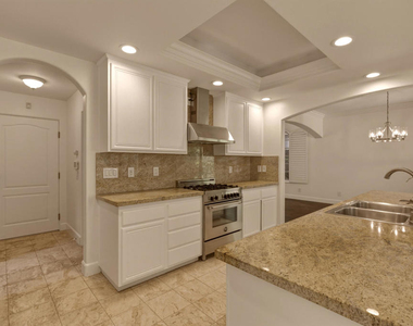 664 S Mansfield Avenue - Photo Thumbnail 7