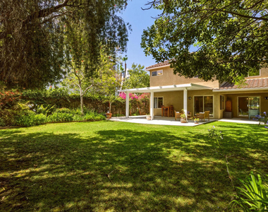 664 S Mansfield Avenue - Photo Thumbnail 19