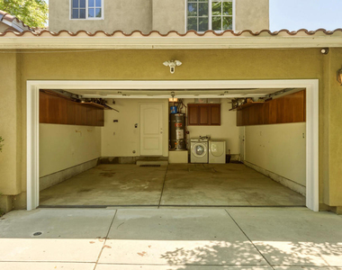 664 S Mansfield Avenue - Photo Thumbnail 23