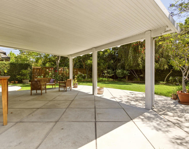664 S Mansfield Avenue - Photo Thumbnail 21