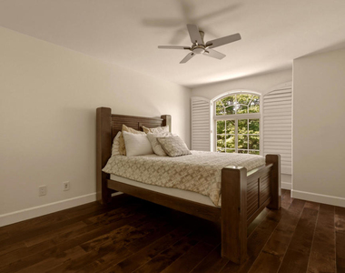 664 S Mansfield Avenue - Photo Thumbnail 15