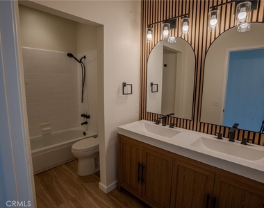 6237 Surfcove - Photo Thumbnail 10