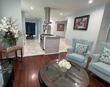 9782 Broadway - Photo Thumbnail 6
