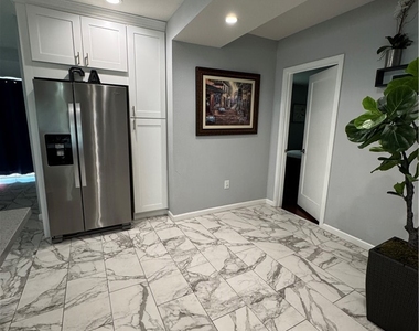 9782 Broadway - Photo Thumbnail 9