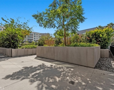 4200 Rivington - Photo Thumbnail 4