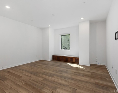 4200 Rivington - Photo Thumbnail 9