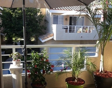 25182 Via Catalina - Photo Thumbnail 2