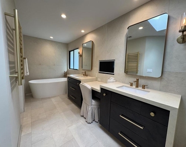 87 Tara Road - Photo Thumbnail 14