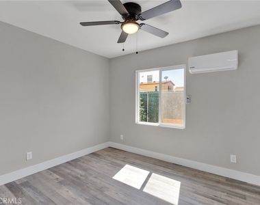 24521 Myers Ave - Photo Thumbnail 4