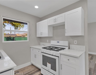 24521 Myers Ave - Photo Thumbnail 6