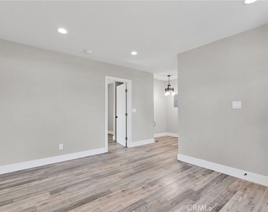 24521 Myers Ave - Photo Thumbnail 5