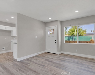 24521 Myers Ave - Photo Thumbnail 9