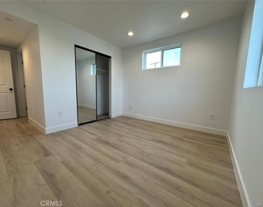 2823 Maple - Photo Thumbnail 4