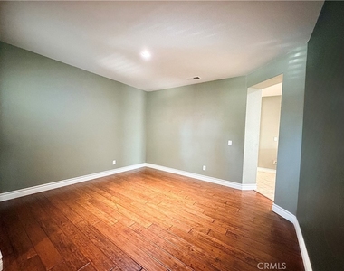 1884 Pinnacle Way - Photo Thumbnail 5