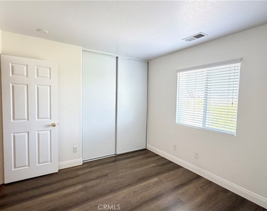 1884 Pinnacle Way - Photo Thumbnail 33