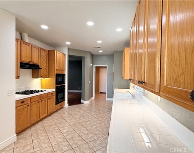 1884 Pinnacle Way - Photo Thumbnail 8