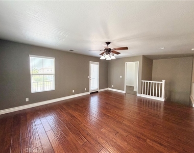 1884 Pinnacle Way - Photo Thumbnail 21