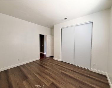 1884 Pinnacle Way - Photo Thumbnail 18