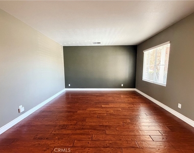 1884 Pinnacle Way - Photo Thumbnail 3