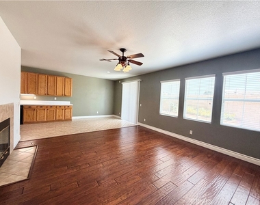 1884 Pinnacle Way - Photo Thumbnail 11
