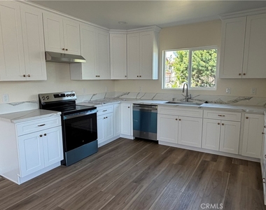 3234 Vineland - Photo Thumbnail 3