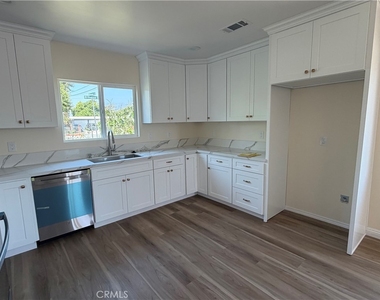 3234 Vineland - Photo Thumbnail 4