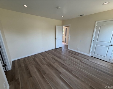 3234 Vineland - Photo Thumbnail 14