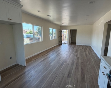 3234 Vineland - Photo Thumbnail 6