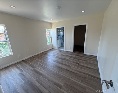 3234 Vineland - Photo Thumbnail 13