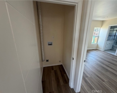 3234 Vineland - Photo Thumbnail 8