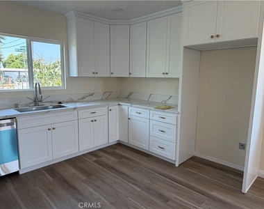 3234 Vineland - Photo Thumbnail 5